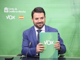 Iván Sánchez, de Vox, ante los periodistas en una imagen de archivo.