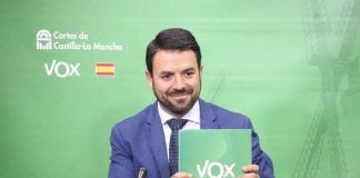 Iván Sánchez, de Vox, ante los periodistas en una imagen de archivo.