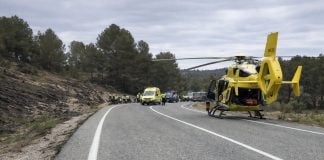 Tres motociclistas muertos por un choque frontal entre ellos Fallecen tres personas tras la colisión frontal de tres motos en Elche de la Sierra (Albacete).