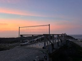 La fatídica pasarela de El Bocal al atardecer, en marzo de 2026. (Foto: H.H. / La Crónic@)