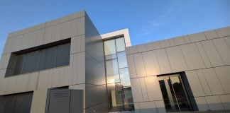 Fachada del cuartel de la Policía Local de Cabanillas del Campo en las vísperas de su inauguración. (Foto: La Crónic@)