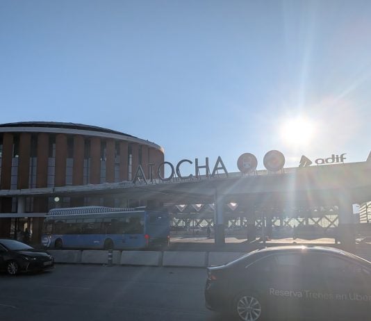 Exterior de la estación de Alta Velocidad de Atocha. (Foto: La Crónic@)