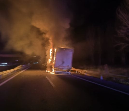 El incendio en fotografía aportada por un lector de LA CRÓNICA.