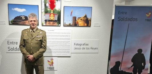 Jesús de los Reyes nos pone «Entre soldados» con una muy interesante exposición Jesús de los Reyes.