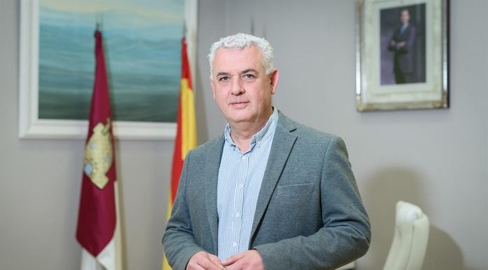 El presidente de la Diputación, con la vista puesta en las elecciones José Luis Vega.