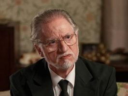 Nancho Novo caracterizado para su papel en la serie "Sueños de libertad".