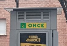 Kiosco de venta de la ONCE.