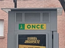 Kiosco de venta de la ONCE.