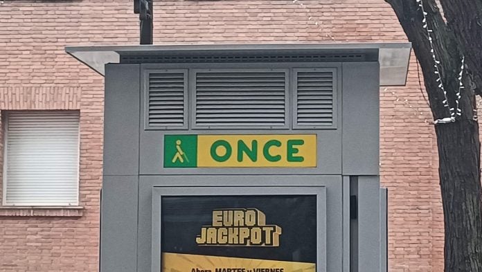 Kiosco de venta de la ONCE.
