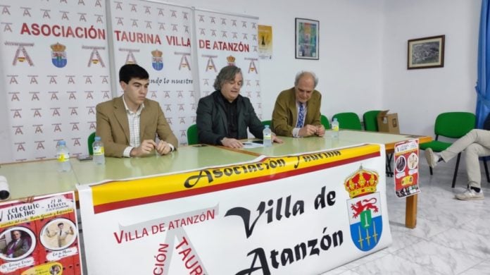 Coloquio taurino en Atanzón.