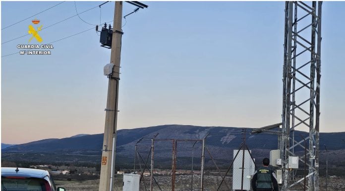 Un pueblo de Guadalajara lleva un mes sin telefonía móvil Uno de los repetidores de Movistar que han sido robados recientemente en el centro de España.