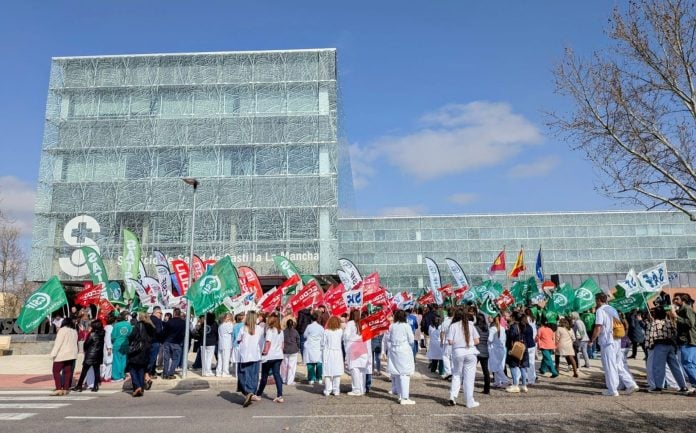 Concentración en Toledo de trabajadores del SESCAM