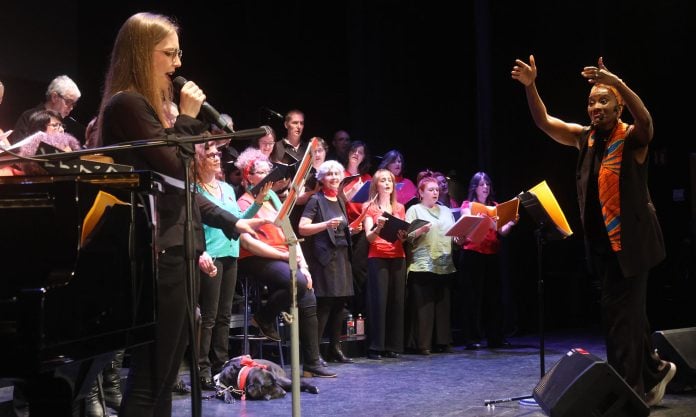 Música coral africana en Cabanillas.