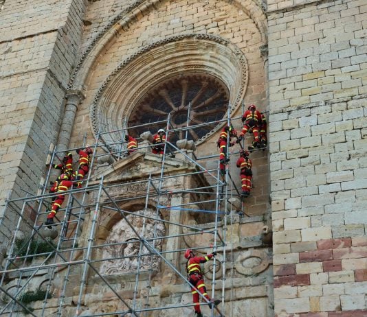 Efectivos de la UME en la catedral de Sigüenza