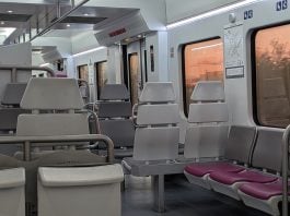 Interior de un tren de Cercanías de la línea C-2 entre Madrid-Guadalajara, en abril de 2026. (Foto: La Crónic@)