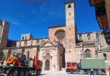 La UME, preparándose frente a la catedral de Sigüenza.
