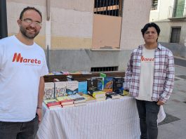 "Mareta", librería y espacio cultural de Guadalajara, ha llevado parte de sus volúmenes a la calle. (Foto: La Crónic@)
