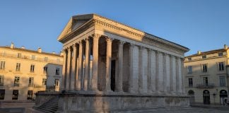 La Maison Carrée es, con todos los honores, el centro histórico y el mayor orgullo de Nîmes. (Foto: Augusto González / La Crónic@)