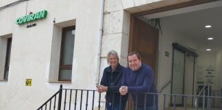 Los dos emprendedores que han abierto un nuevo supermercado en Budia.