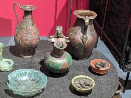 Objetos domésticos recuperados en Herculano, cerca de Nápoles. (Foto: La Crónic@)