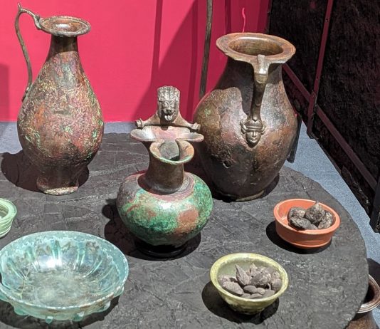 Objetos domésticos recuperados en Herculano, cerca de Nápoles. (Foto: La Crónic@)