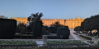 El Palacio Real de Madrid en un amanecer de la primavera de 2026. (Foto: La Crónic@)