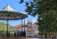 Plaza del Pueblo, en Cabanillas del Campo, en abril de 2026. (Foto: La Crónic@)
