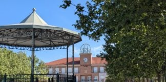 Plaza del Pueblo, en Cabanillas del Campo, en abril de 2026. (Foto: La Crónic@)
