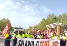 Protesta de los trabajadores de Grupo Raga en Cabanillas, responsable de la limpieza viaria y mantenimiento de jardines.