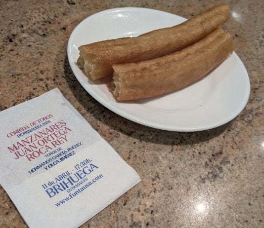 Toros con porras en un bar de Guadalajara en vísperas de la Corrida de Primavera de Brihuega de 2026. (Foto: La Crónic@)