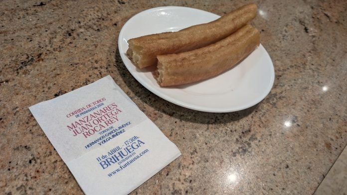 Toros con porras en un bar de Guadalajara en vísperas de la Corrida de Primavera de Brihuega de 2026. (Foto: La Crónic@)