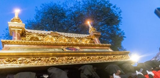 Viernes Santo en Guadalajara: el Silencio castellano Una de las cofradías participantes en la procesión del Silencio, el Viernes Santo, en Guadalajara.