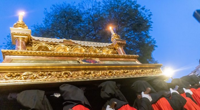 Una de las cofradías participantes en la procesión del Silencio, el Viernes Santo, en Guadalajara.