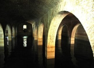 Vista parcial de los depositos de agua de Guadalajara