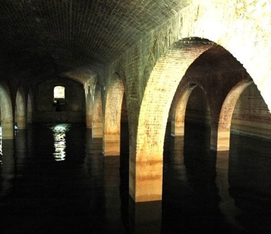 Vista parcial de los depositos de agua de Guadalajara