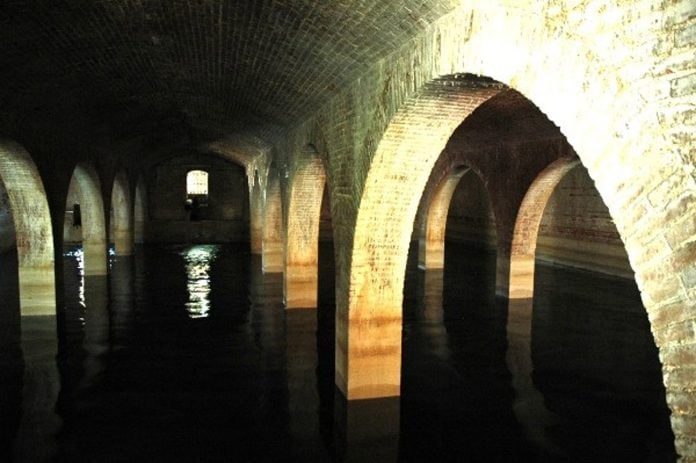 Vista parcial de los depositos de agua de Guadalajara