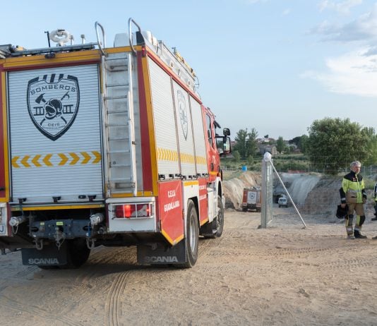 Dos atrapados en la mina de Hiendelaencina que se está reformando. NUEVAS IMÁGENES Exterior de la mina de Hiendelaencina donde quedaron atrapados dos trabajadores.