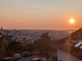 El intenso calor está haciéndose notar por media Europa, como en la localidad austríaca de Melk, junto al Danubio. (Foto; La Crónic@)