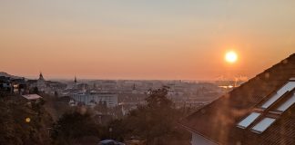 El intenso calor está haciéndose notar por media Europa, como en la localidad austríaca de Melk, junto al Danubio. (Foto; La Crónic@)