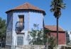 Una casita de cuento que es una pesadilla La Caseta del Guarda tiene el "desahogo" de una pequeña construcción anexa, como se aprecia en la imagen. (Foto: La Crónic@)