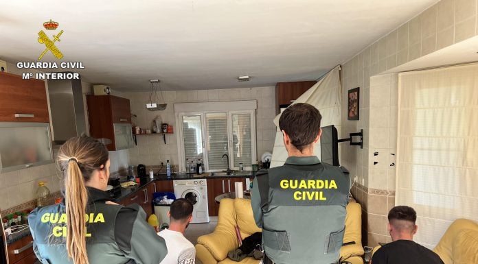 Detenidos por la Guardia Civil en un chalé de la urbanización Caraquiz, en Uceda.