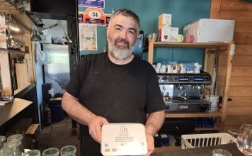 ADEL Sierra Norte reparte 50.000 envases sostenibles para apoyar a la hostelería rural Envases distribuidos por ADEL.