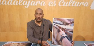 El concejal de Deportes, Armengol Engonga, en rueda de prensa a principios de mayo de 2026.