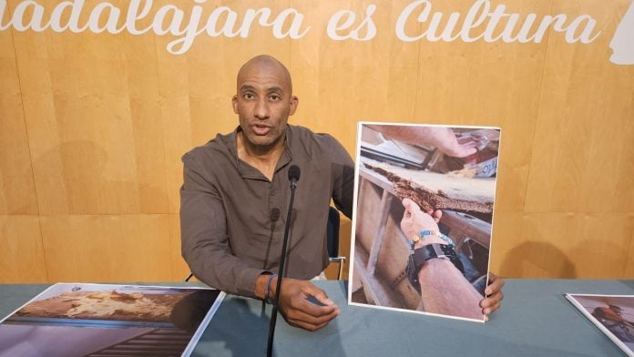 El concejal de Deportes, Armengol Engonga, en rueda de prensa a principios de mayo de 2026.