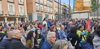 Concentración vecinal contra el aumento de la zona azul en Guadalajara. (Foto: EP)
