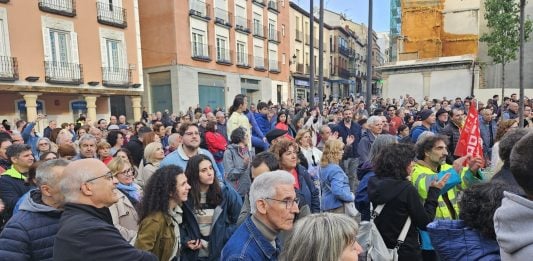 Concentración vecinal contra el aumento de la zona azul en Guadalajara. (Foto: EP)