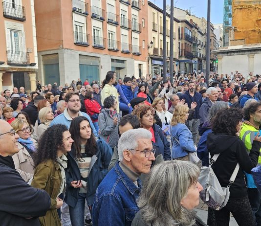Concentración vecinal contra el aumento de la zona azul en Guadalajara. (Foto: EP)