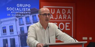 El concejal socialista Alberto Rojo en rueda de prensa en la sede del PSOE.