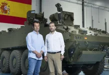 Más sobre la fábrica de armas en Alovera Los hermanos Escribano en una imagen de archivo, en su planta de Alcalá de Henares.