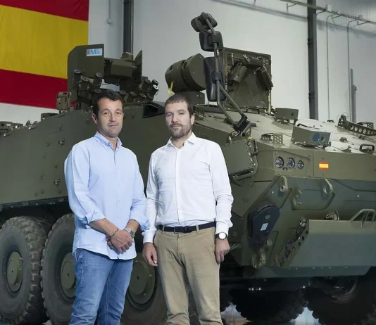 Fabricar armas en Alovera va a crear 300 empleos gracias al Grupo Escribano Los hermanos Escribano en una imagen de archivo, en su planta de Alcalá de Henares.